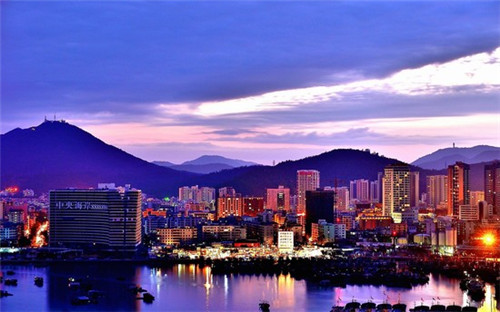 90青年炒饼炒饭